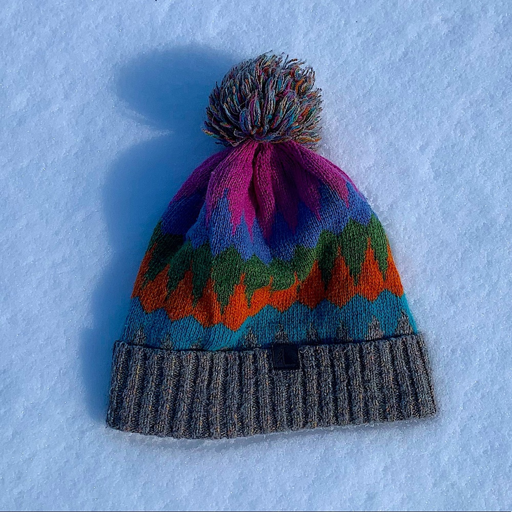 L.L. BEAN POWDER POM HAT